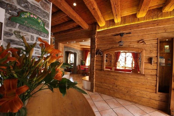 Imagen de los interiores del Hotel Albergo Centrale Forni. Foto 17