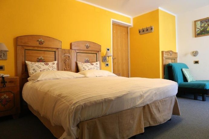 Imagen de la habitación del Hotel Albergo Centrale Forni. Foto 2