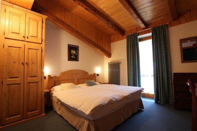 Imagen de la habitación del Hotel Albergo Centrale Forni. Foto 4