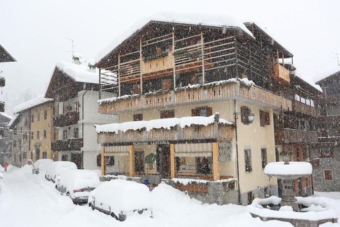 Imagen general del Hotel Albergo Centrale Forni. Foto 1