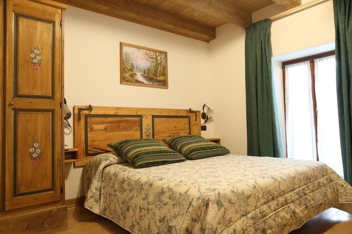 Imagen de la habitación del Hotel Albergo Centrale Forni. Foto 8