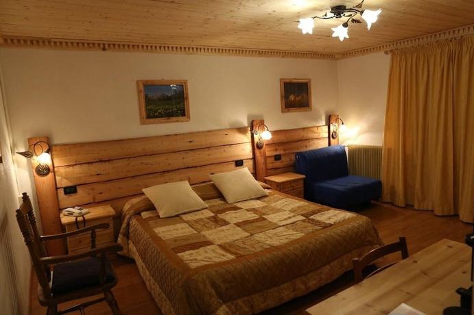 Imagen de la habitación del Hotel Albergo Centrale Forni. Foto 10