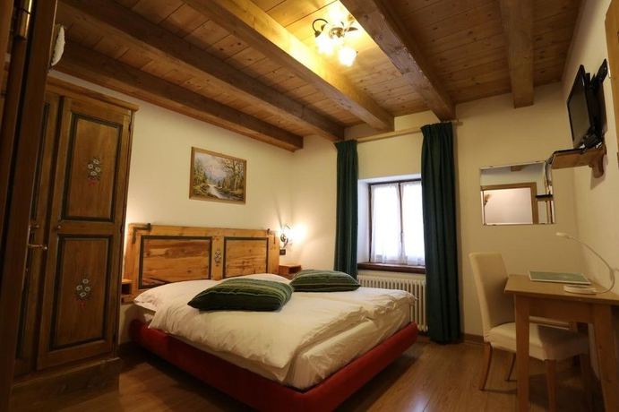 Imagen de la habitación del Hotel Albergo Centrale Forni. Foto 11