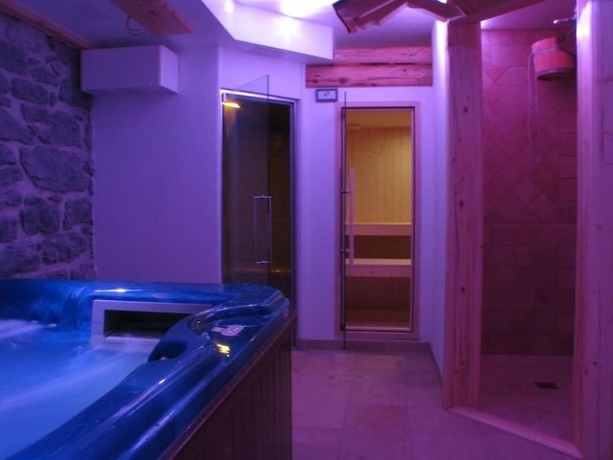 Imagen de la piscina del Hotel Albergo Centrale Forni. Foto 20
