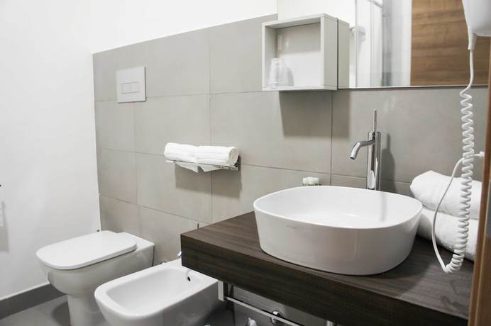 Imagen de la habitación del Hotel Albergo D\'Onofrio. Foto 13