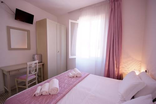 Imagen de la habitación del Hotel Albergo Dei 10 Colori. Foto 2