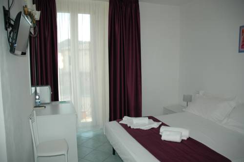Imagen de la habitación del Hotel Albergo Dei 10 Colori. Foto 7