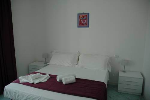 Imagen de la habitación del Hotel Albergo Dei 10 Colori. Foto 8