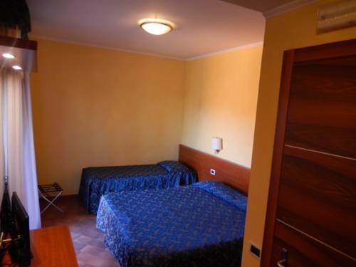 Imagen de la habitación del Hotel Albergo Dei Leoni. Foto 4