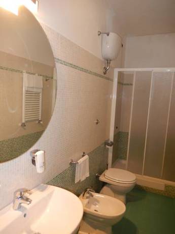 Imagen de la habitación del Hotel Albergo Dei Leoni. Foto 8