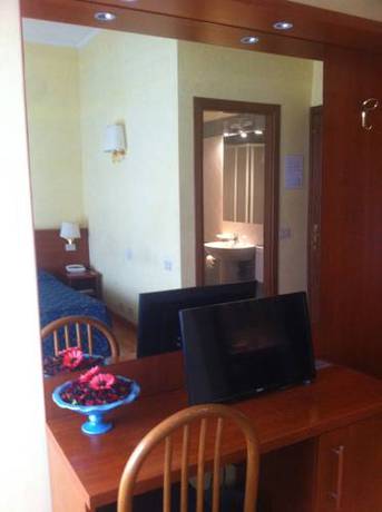 Imagen de la habitación del Hotel Albergo Dei Leoni. Foto 9