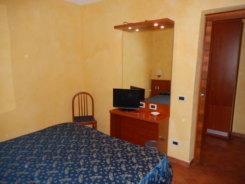 Imagen de la habitación del Hotel Albergo Dei Leoni. Foto 12