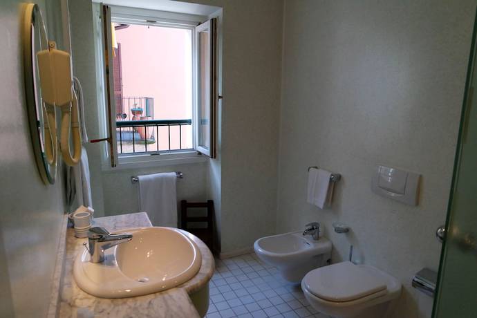 Imagen de la habitación del Hotel Albergo Del Sole, Porto Valtravaglia. Foto 3