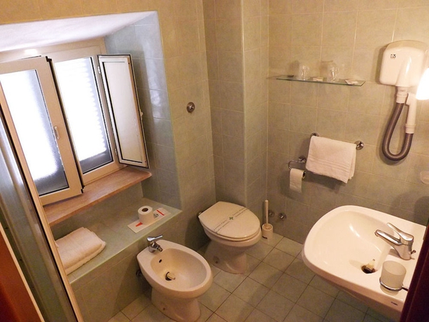 Imagen de la habitación del Hotel Albergo Della Posta, Bracciano. Foto 6