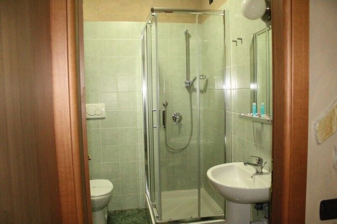 Imagen de la habitación del Hotel Albergo Della Posta, Génova. Foto 9