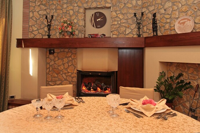 Imagen del bar/restaurante del Hotel Albergo Della Posta, Villaggio Mancuso. Foto 21