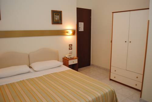 Imagen de la habitación del Hotel Albergo Delle Rose. Foto 2