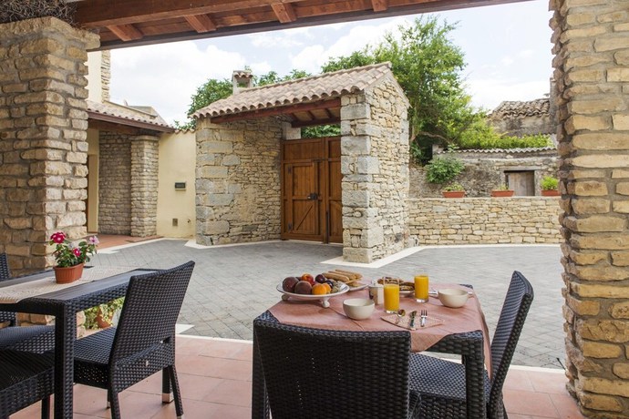 Imagen de los exteriores del Hotel Albergo Diffuso Il Mandorlo. Foto 15