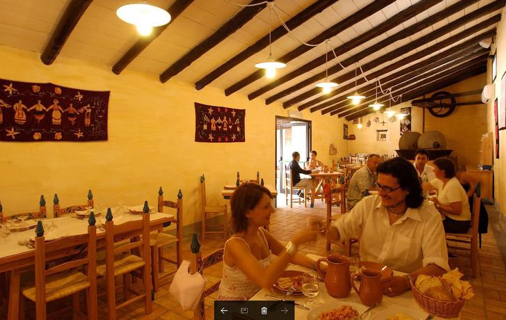 Imagen del bar/restaurante del Hotel Albergo Diffuso Omu Axiu. Foto 5