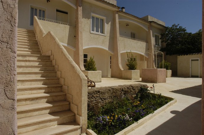 Imagen de los interiores del Hotel Albergo Diffuso Omu Axiu. Foto 17