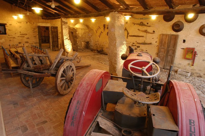 Imagen de los interiores del Hotel Albergo Diffuso Omu Axiu. Foto 18