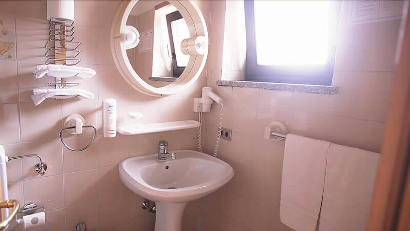 Imagen de la habitación del Hotel Albergo Dimaro Wellness and Family. Foto 19