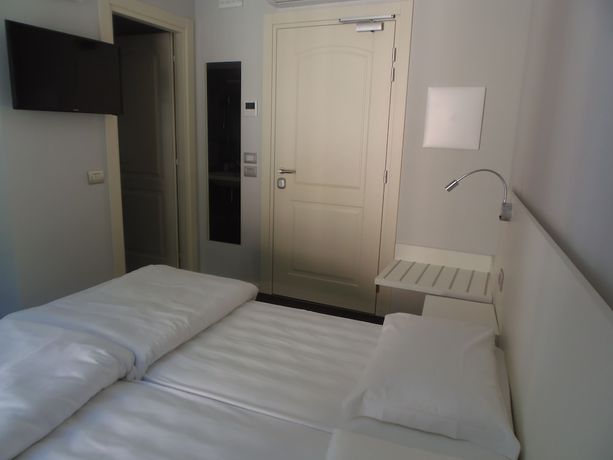 Imagen de la habitación del Hotel Albergo Dongo. Foto 9