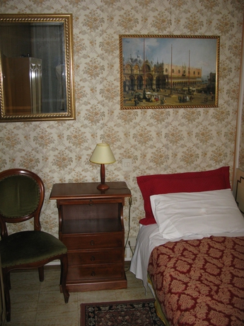 Imagen de la habitación del Hotel Albergo Doni. Foto 4