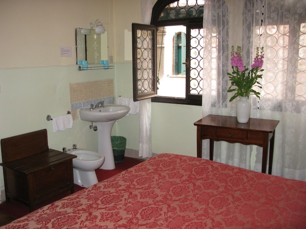 Imagen de la habitación del Hotel Albergo Doni. Foto 10