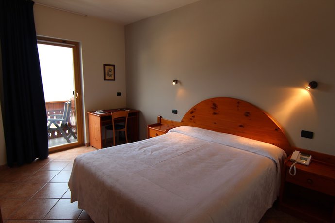 Imagen de la habitación del Hotel Albergo Edelweiss. Foto 11