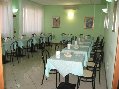 Imagen de la habitación del Hotel Albergo Elena, Pian di Macina. Foto 10