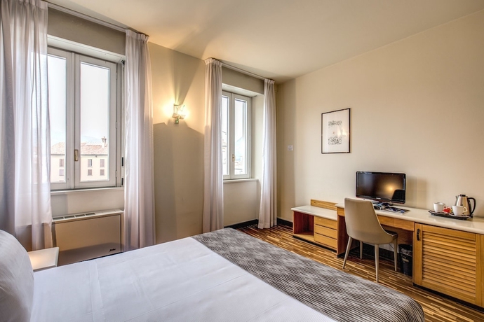 Imagen de la habitación del Hotel Albergo Firenze, Como. Foto 7