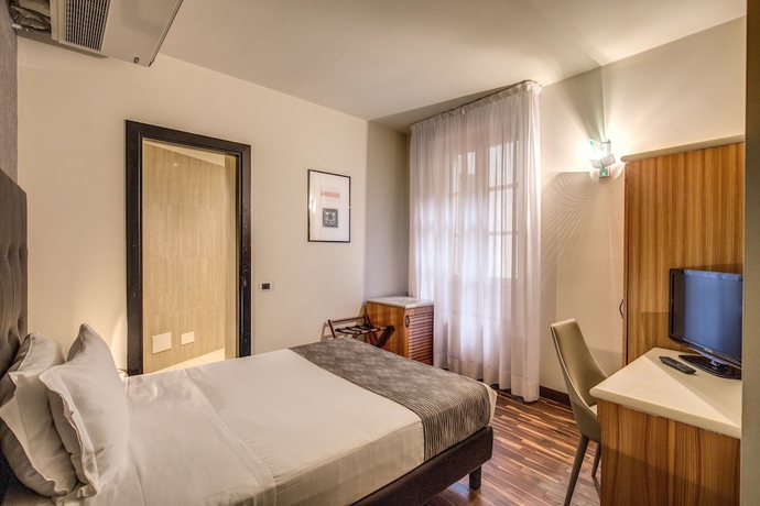 Imagen de la habitación del Hotel Albergo Firenze, Como. Foto 12