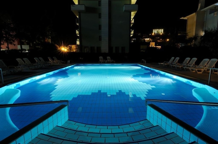 Imagen de la piscina del Hotel Albergo Gardesana. Foto 17