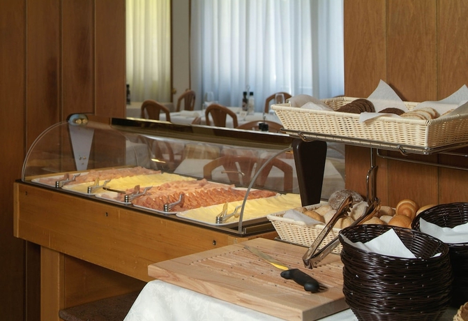 Imagen del bar/restaurante del Hotel Albergo Gardesana. Foto 5