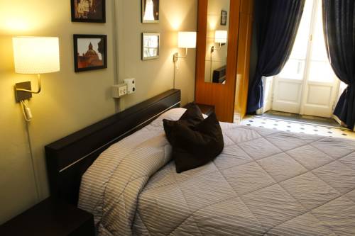 Imagen de la habitación del Hotel Albergo Garisenda. Foto 12