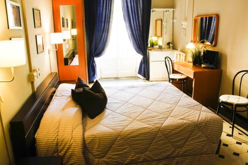 Imagen de la habitación del Hotel Albergo Garisenda. Foto 15