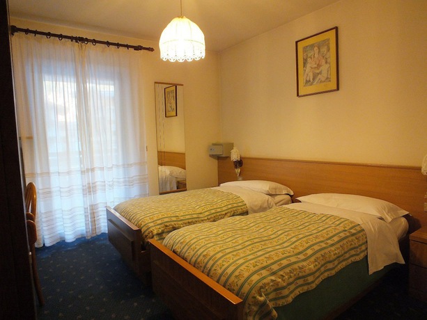 Imagen de la habitación del Hotel Albergo Garni Defrancesco. Foto 7