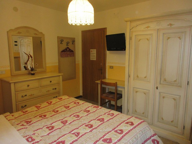 Imagen de la habitación del Hotel Albergo Garni Defrancesco. Foto 8