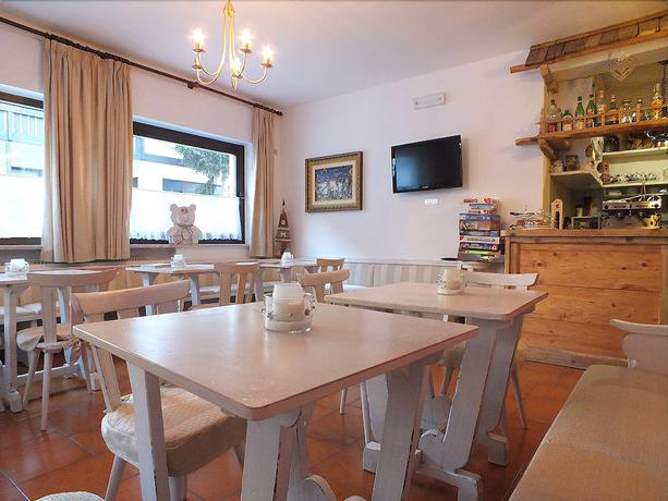 Imagen del bar/restaurante del Hotel Albergo Garni Defrancesco. Foto 4