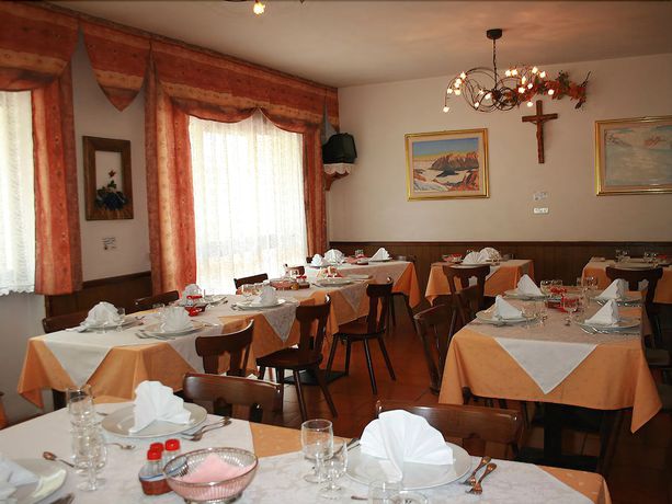 Imagen del bar/restaurante del Hotel Albergo Garni Defrancesco. Foto 5
