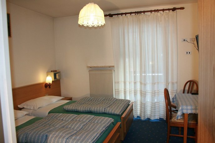 Imagen de la habitación del Hotel Albergo Garni Defrancesco. Foto 12