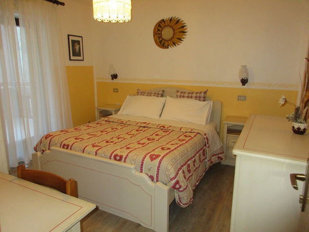 Imagen de la habitación del Hotel Albergo Garni Defrancesco. Foto 15