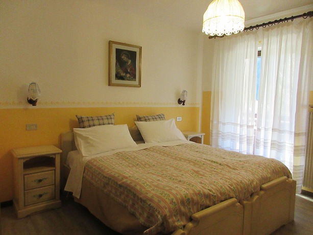 Imagen de la habitación del Hotel Albergo Garni Defrancesco. Foto 17