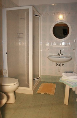 Imagen de la habitación del Hotel Albergo Garni Defrancesco. Foto 19
