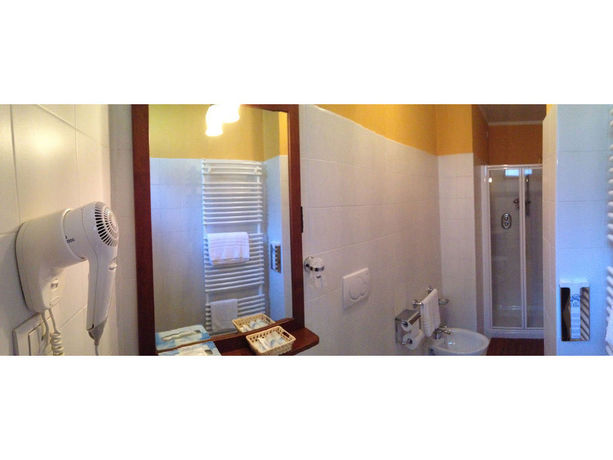 Imagen de los exteriores del Hotel Albergo Garn&igrave; Cavento. Foto 11