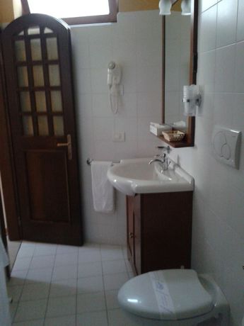 Imagen de los exteriores del Hotel Albergo Garn&igrave; Cavento. Foto 12