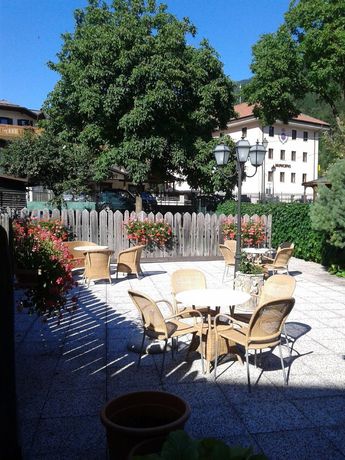 Imagen del bar/restaurante del Hotel Albergo Garn&igrave; Cavento. Foto 4