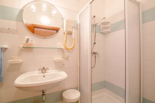 Imagen de la habitación del Hotel Albergo Genzianella, Sottoguda. Foto 15