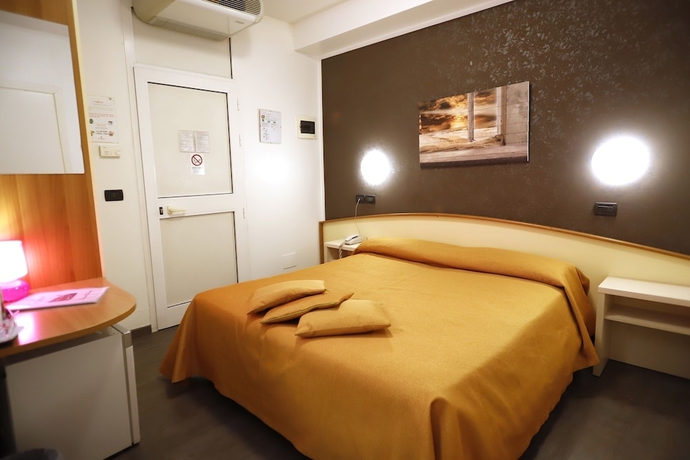 Imagen de la habitación del Hotel Albergo Giardinetto, Bolonia. Foto 11